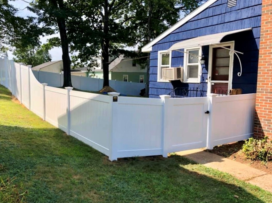 Photo of a New Hampshire vinyl fence