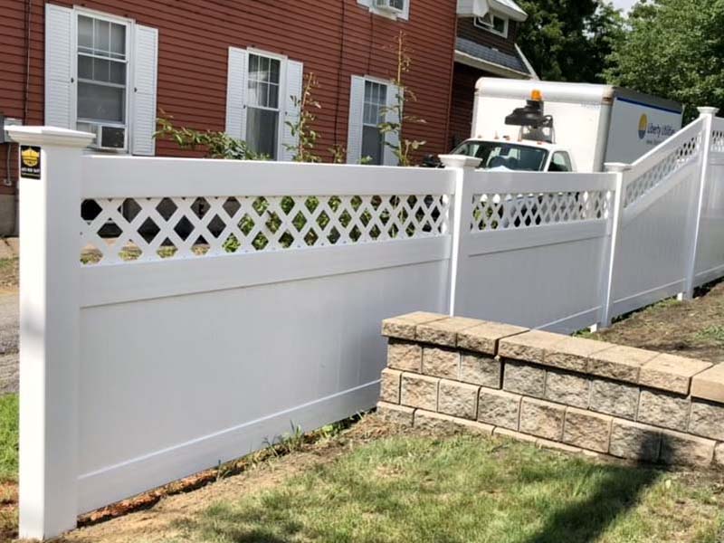 Lattice top vinyl Fence contractor located in Derry, New Hampshire, New Hampshire