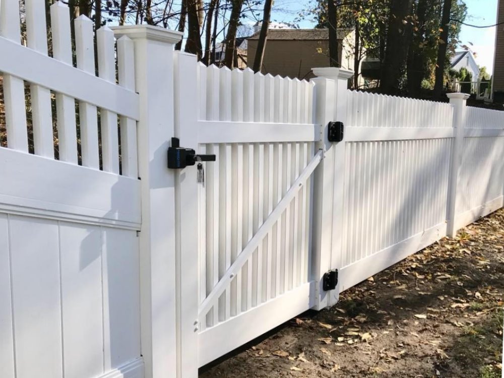 Lowell Massachusetts residential fencing